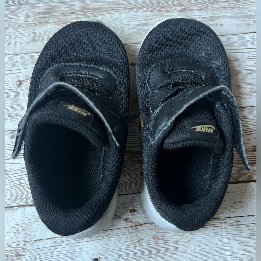 Nike Toddler Sneakers - Picture 5 of 8